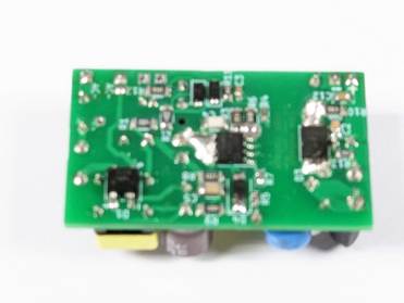 A green circuit board with many small components

AI-generated content may be incorrect.